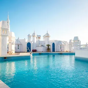  Apartment Popeye Suite: Puerto Marina Island Retreat With Rooftop Pool Spain